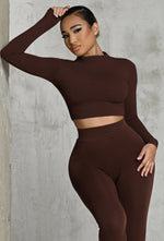 Charger l'image dans la galerie, Matte Basix Sculpt Long Sleeve Crop - Chocolate