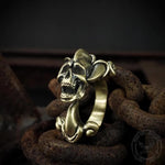 Charger l'image dans la galerie, Bague tête de mort en laiton Dark Gothic Paw