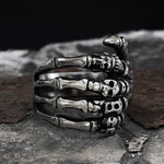 Charger l&#39;image dans la galerie, Claw Stainless Steel Skull Ring | Gthic.com
